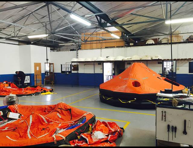 970M² FACTORY RENTED IN PAARDEN EILAND